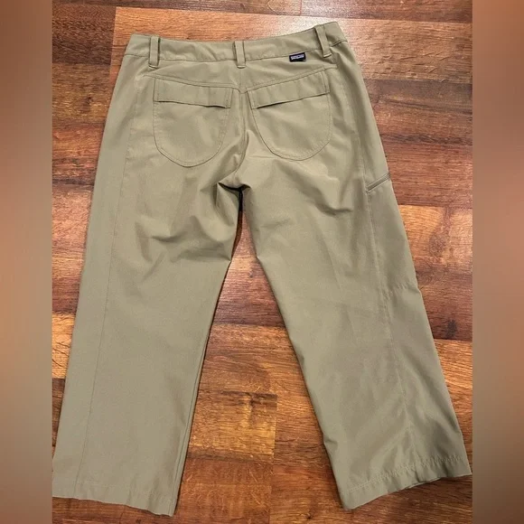 PATAGONIA Womens Happy Hike Capri Pants Zip Pockets Stretch Tan Green Size 2 - Picture 8 of 9